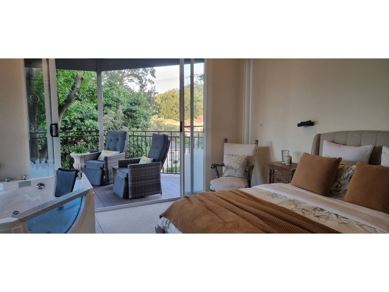 24 Woodlawn Avenue, Mangerton NSW 2500
