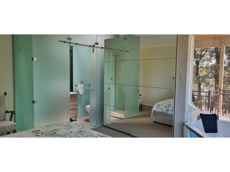 24 Woodlawn Avenue, Mangerton NSW 2500