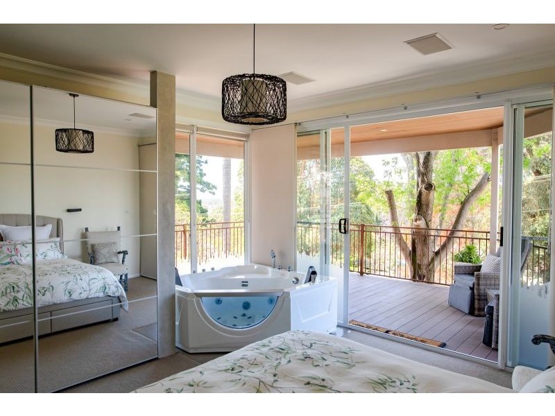 24 Woodlawn Avenue, Mangerton NSW 2500