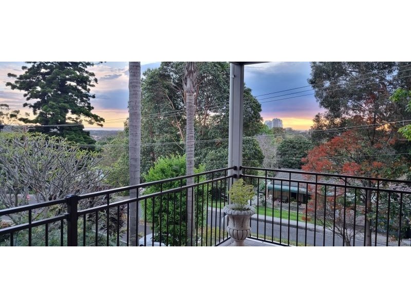 24 Woodlawn Avenue, Mangerton NSW 2500