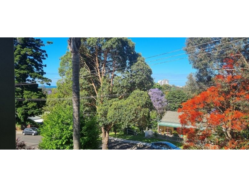 24 Woodlawn Avenue, Mangerton NSW 2500