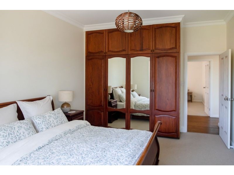 24 Woodlawn Avenue, Mangerton NSW 2500