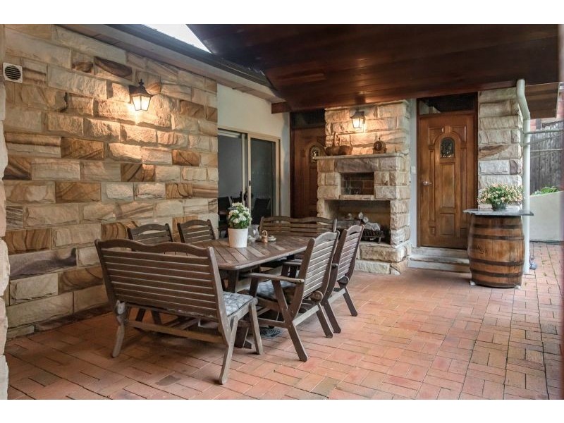 24 Woodlawn Avenue, Mangerton NSW 2500