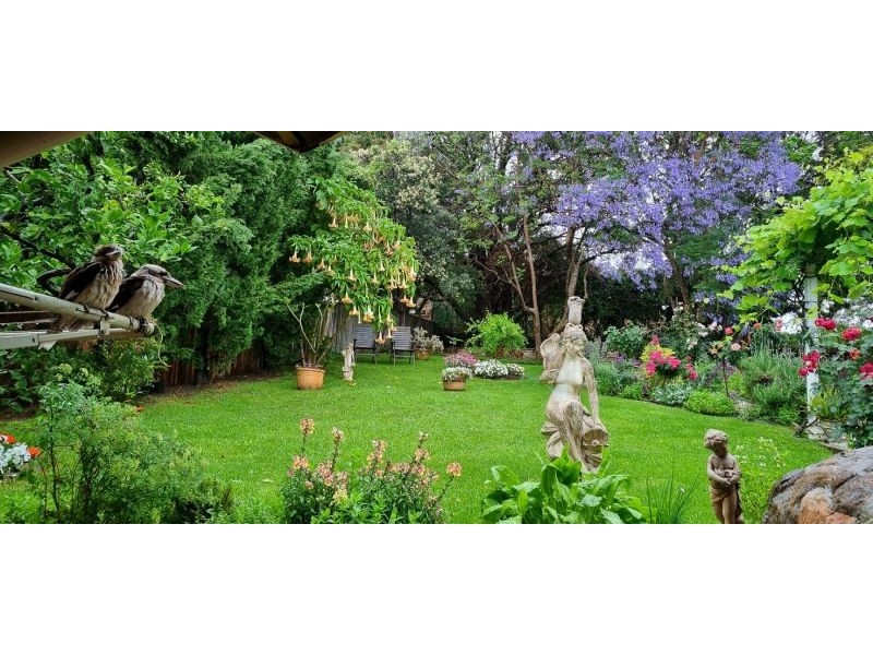 24 Woodlawn Avenue, Mangerton NSW 2500