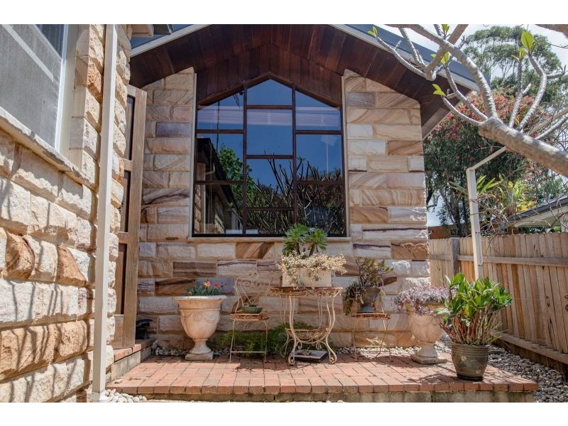 24 Woodlawn Avenue, Mangerton NSW 2500