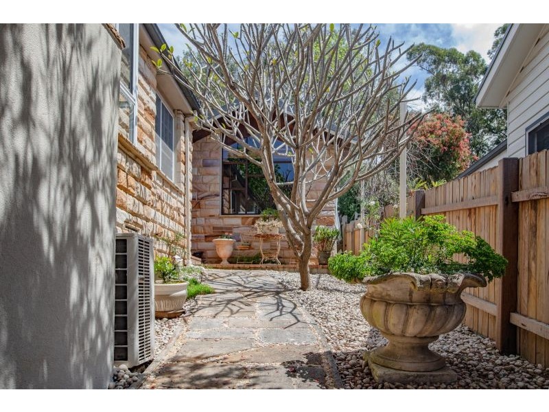 24 Woodlawn Avenue, Mangerton NSW 2500