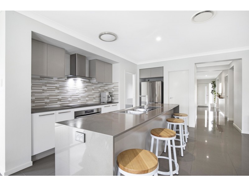 10 Enoch St, Clontarf QLD 4019