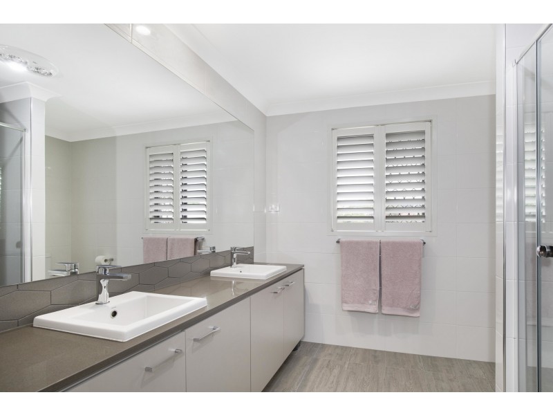 10 Enoch St, Clontarf QLD 4019