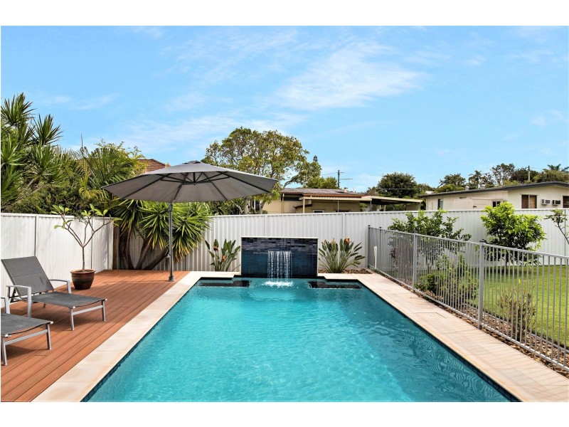 10 Enoch St, Clontarf QLD 4019