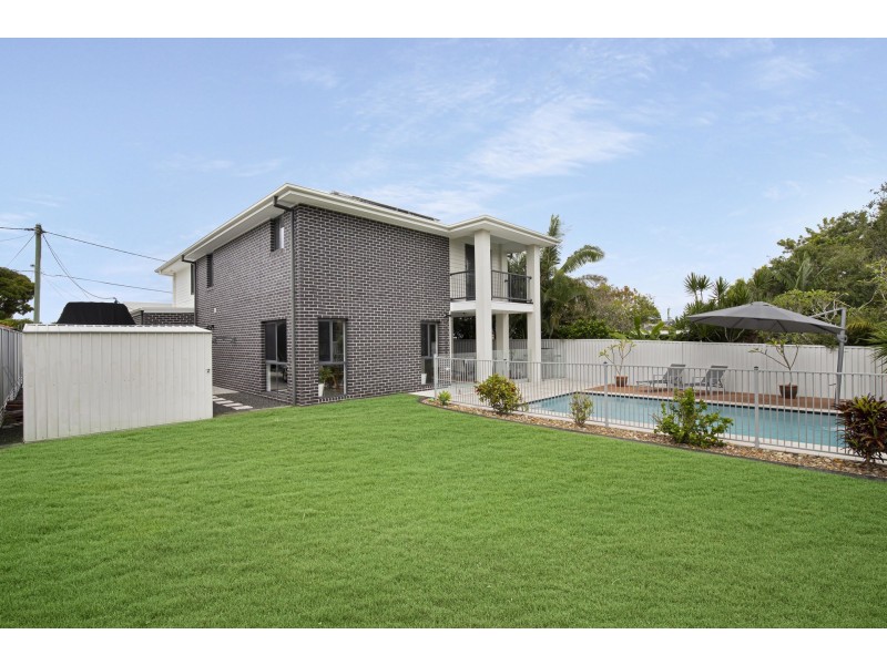 10 Enoch St, Clontarf QLD 4019