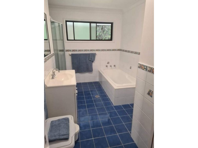 4 Peppermint Place, Old Bar NSW 2430