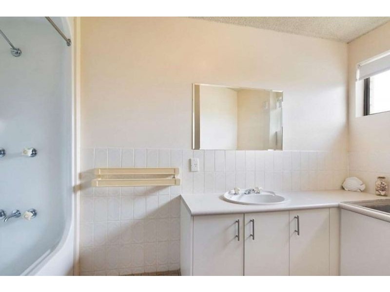9/7 Landsborough Parade, Golden Beach QLD 4551
