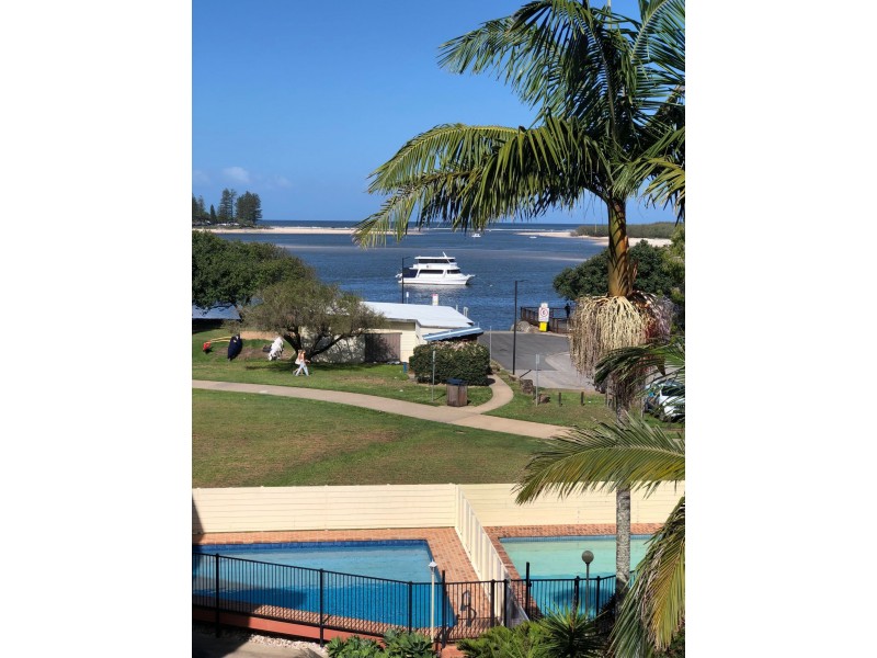 9/7 Landsborough Parade, Golden Beach QLD 4551