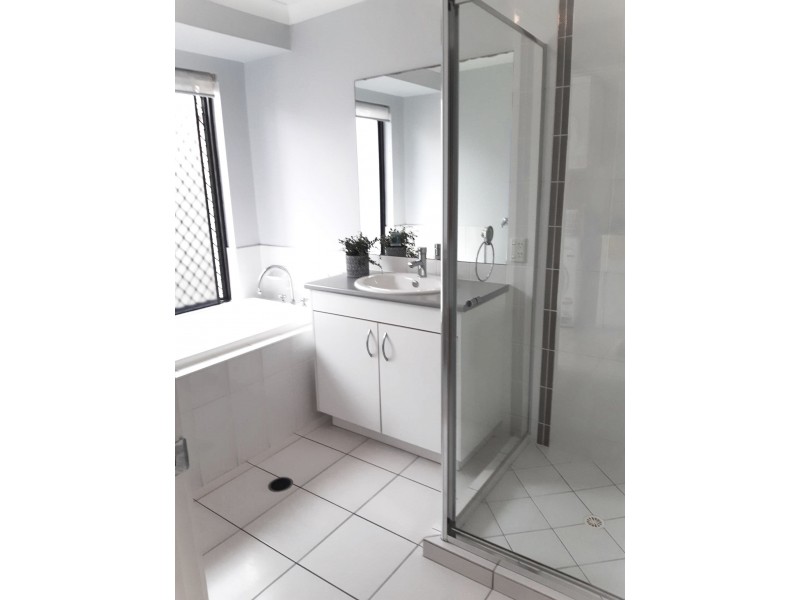 8 Alicia Circuit, Little Mountain QLD 4551