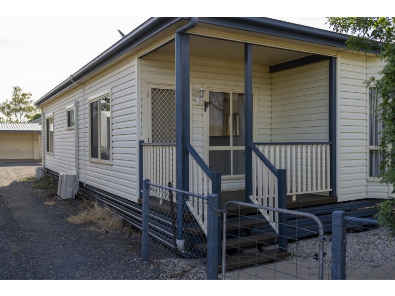 10 Bailey Street, Capella QLD 4723