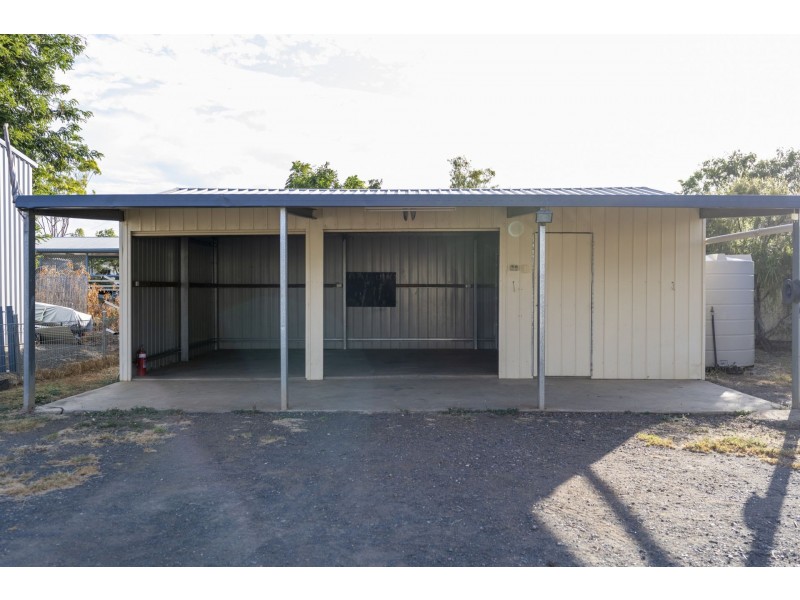 10 Bailey Street, Capella QLD 4723