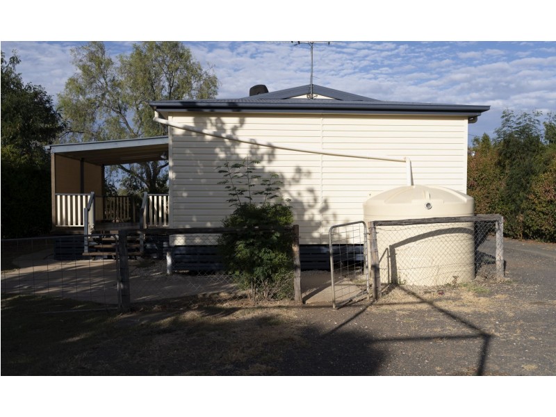 10 Bailey Street, Capella QLD 4723