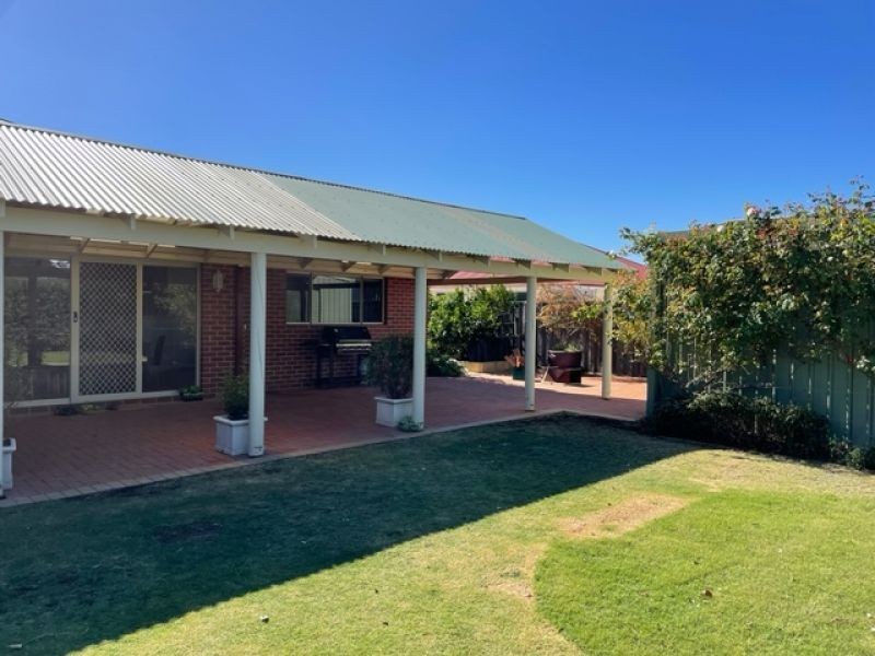 74 Barton Drive, Australind WA 6233