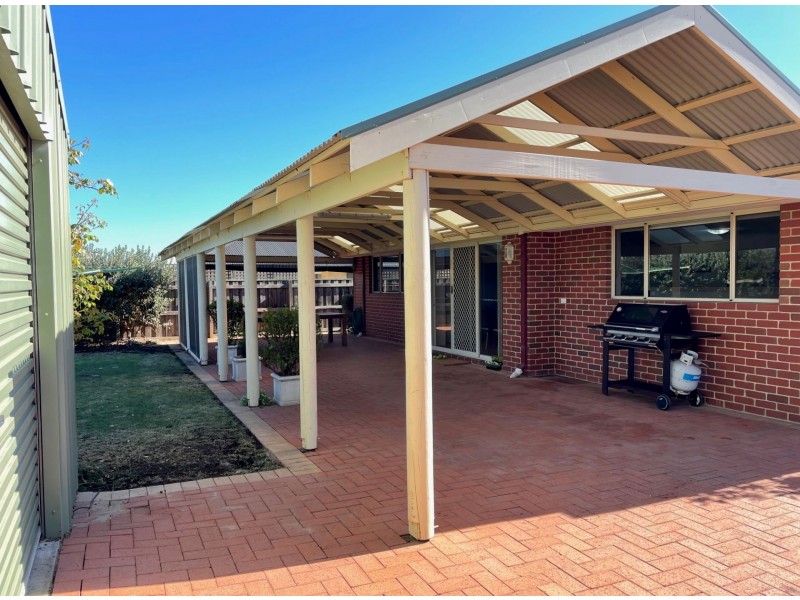 74 Barton Drive, Australind WA 6233