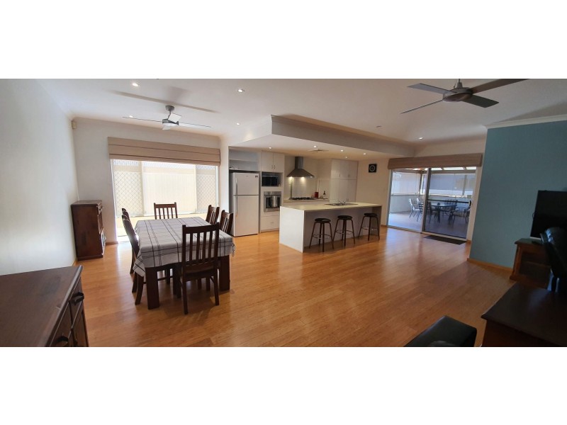 6 Edwin Cres, Bluff Point WA 6530