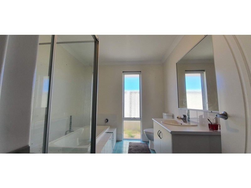 6 Edwin Cres, Bluff Point WA 6530