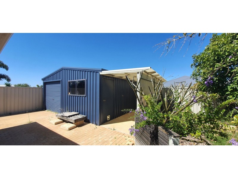 6 Edwin Cres, Bluff Point WA 6530