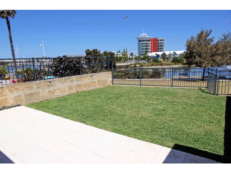 1/76 Ormsby Tce, Mandurah WA 6210