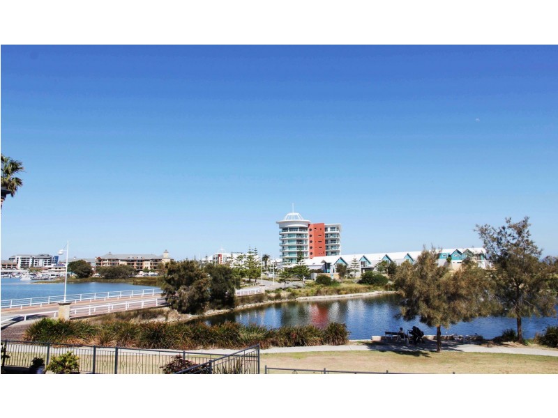 1/76 Ormsby Tce, Mandurah WA 6210