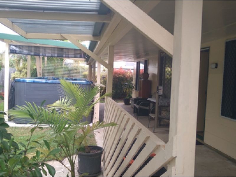 17 Miller St, Urangan QLD 4655