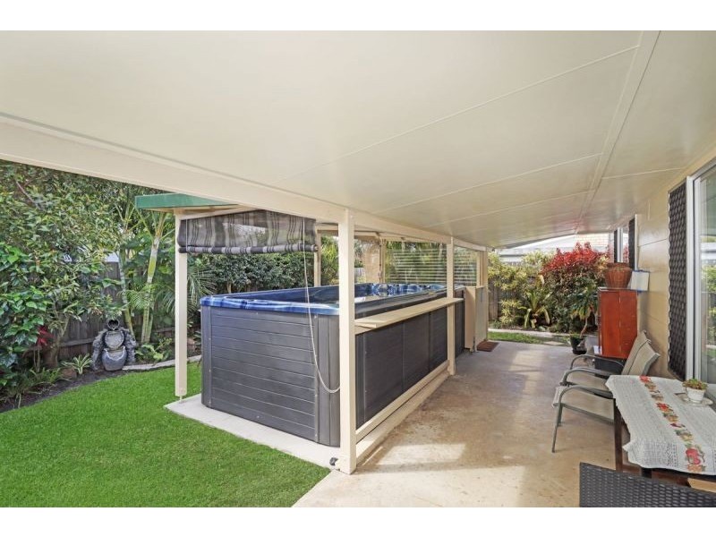 17 Miller St, Urangan QLD 4655