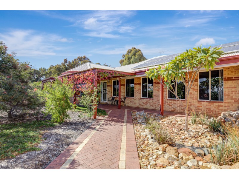 220 Viveash Road, Swan View WA 6056