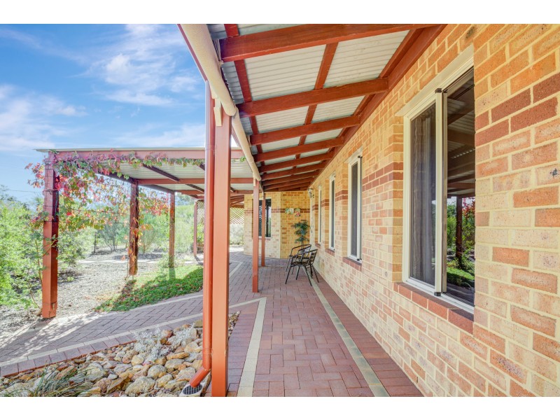 220 Viveash Road, Swan View WA 6056