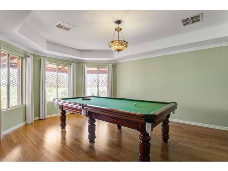 220 Viveash Road, Swan View WA 6056