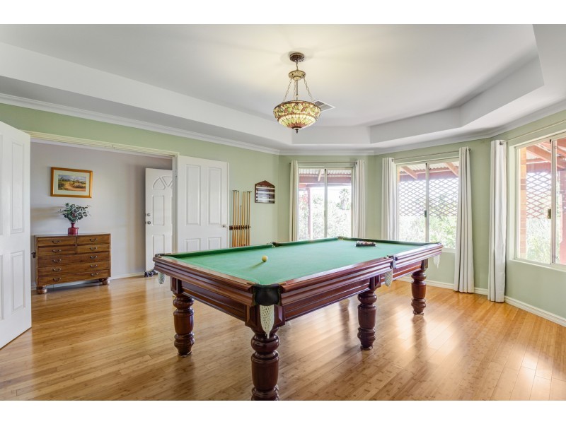 220 Viveash Road, Swan View WA 6056