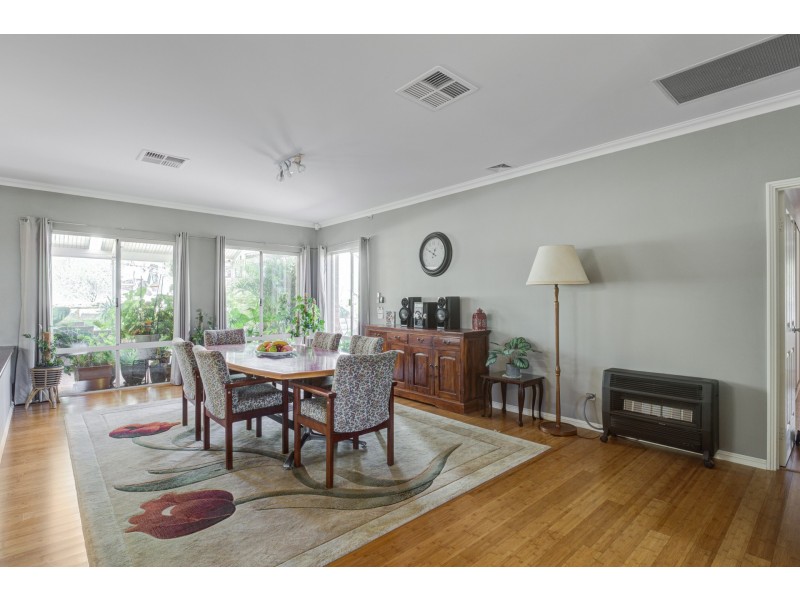 220 Viveash Road, Swan View WA 6056