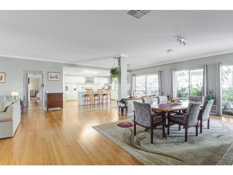 220 Viveash Road, Swan View WA 6056