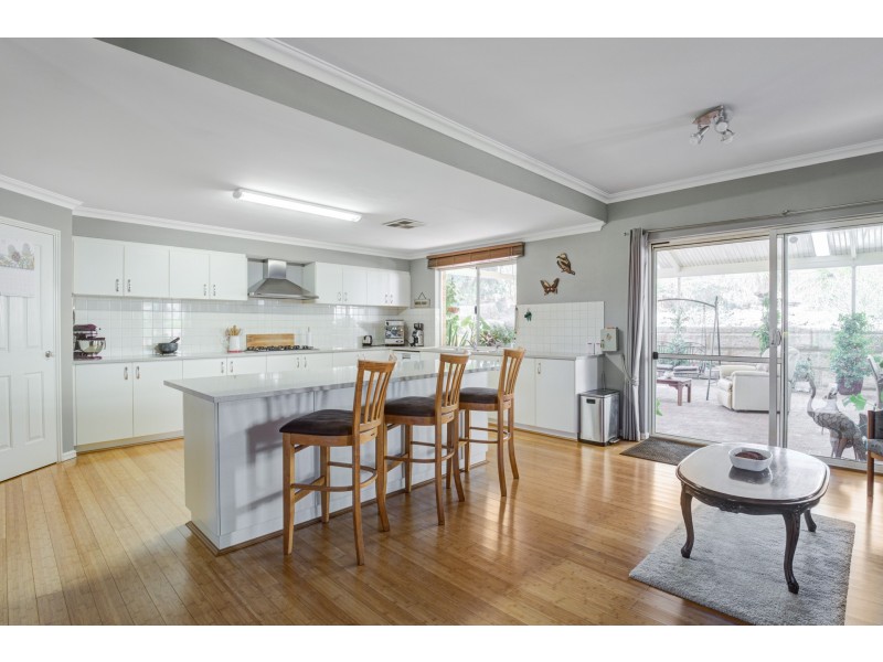 220 Viveash Road, Swan View WA 6056