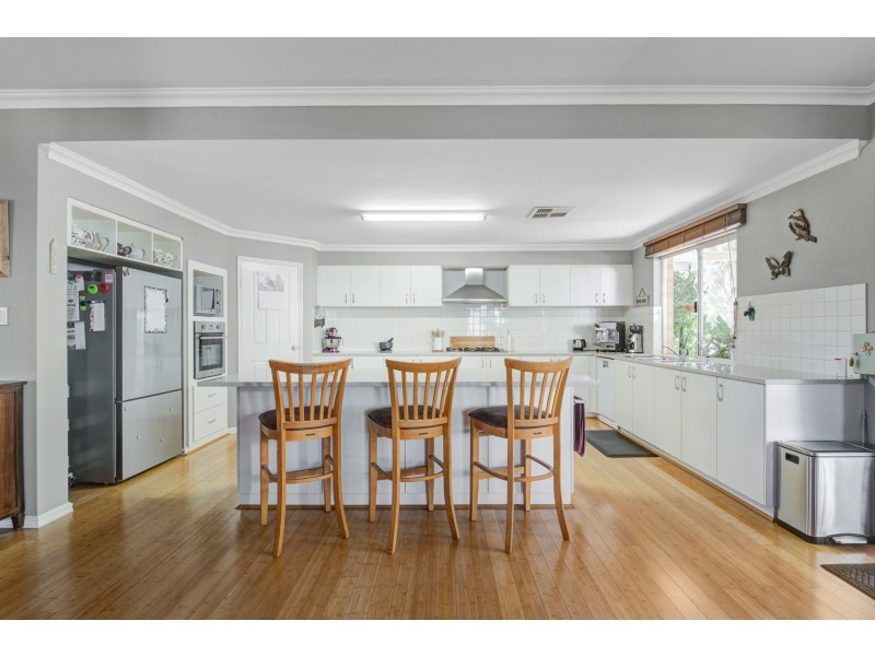 220 Viveash Road, Swan View WA 6056