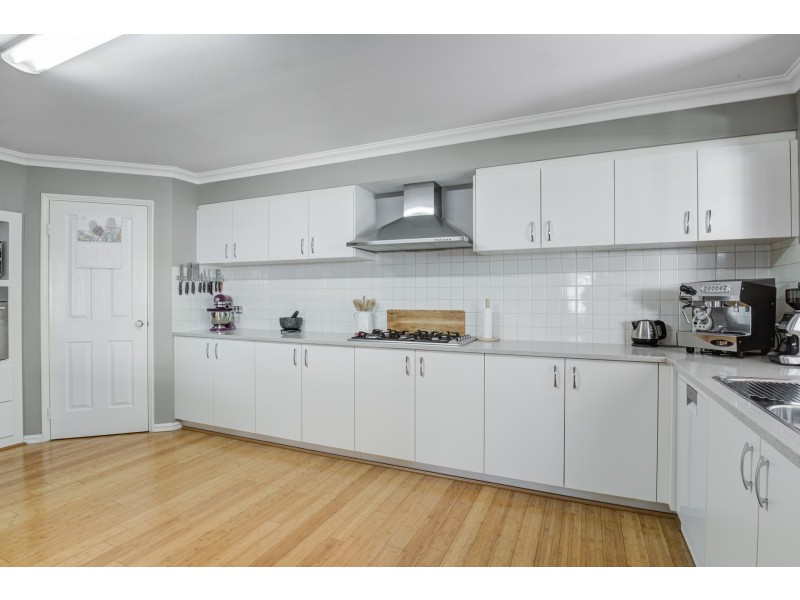 220 Viveash Road, Swan View WA 6056