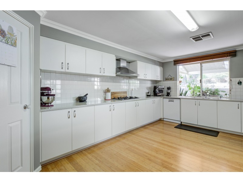 220 Viveash Road, Swan View WA 6056