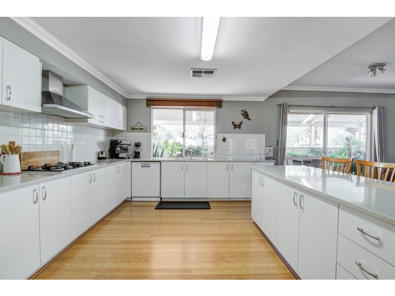 220 Viveash Road, Swan View WA 6056