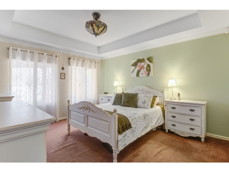 220 Viveash Road, Swan View WA 6056