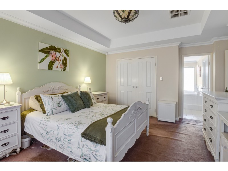 220 Viveash Road, Swan View WA 6056