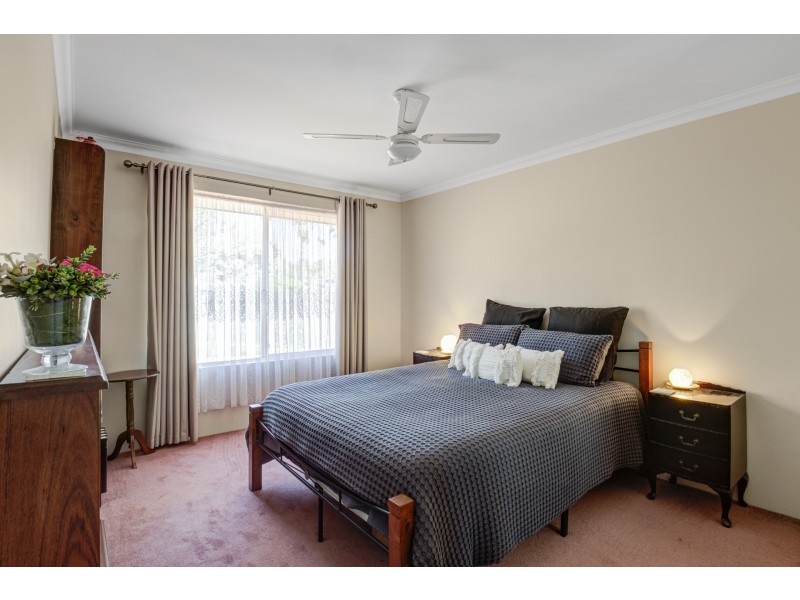 220 Viveash Road, Swan View WA 6056