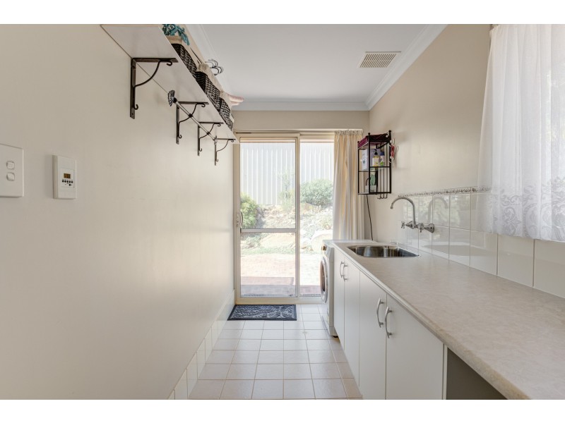 220 Viveash Road, Swan View WA 6056