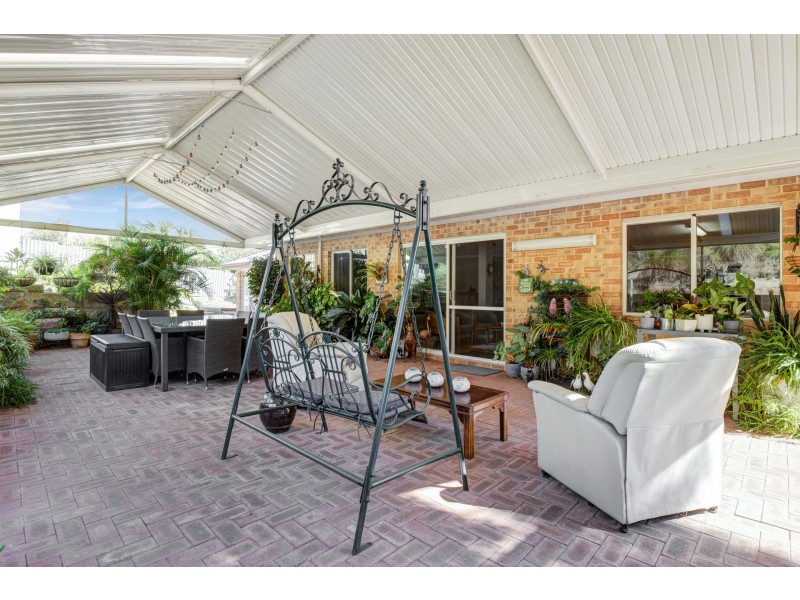 220 Viveash Road, Swan View WA 6056