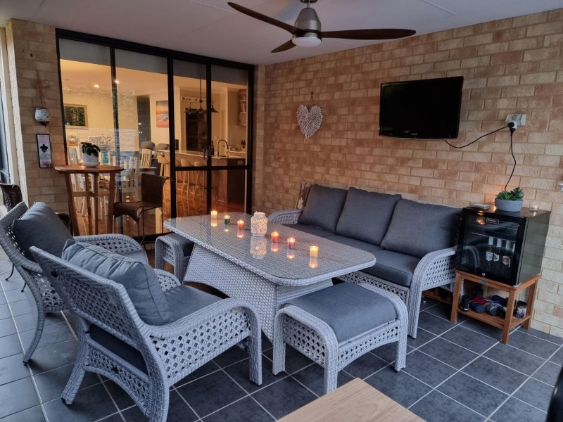 6 Pinehurst Loop, Meadow Springs WA 6210