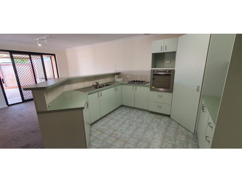 8/4 Keals close, Bentley WA 6102