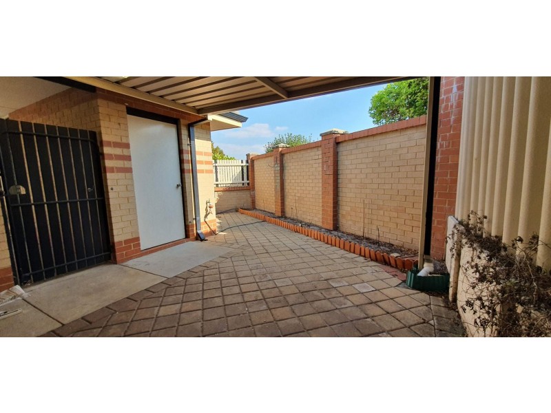 8/4 Keals close, Bentley WA 6102