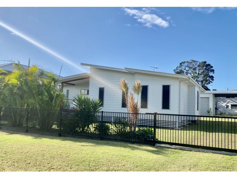 4 Emperor St, Woodgate QLD 4660